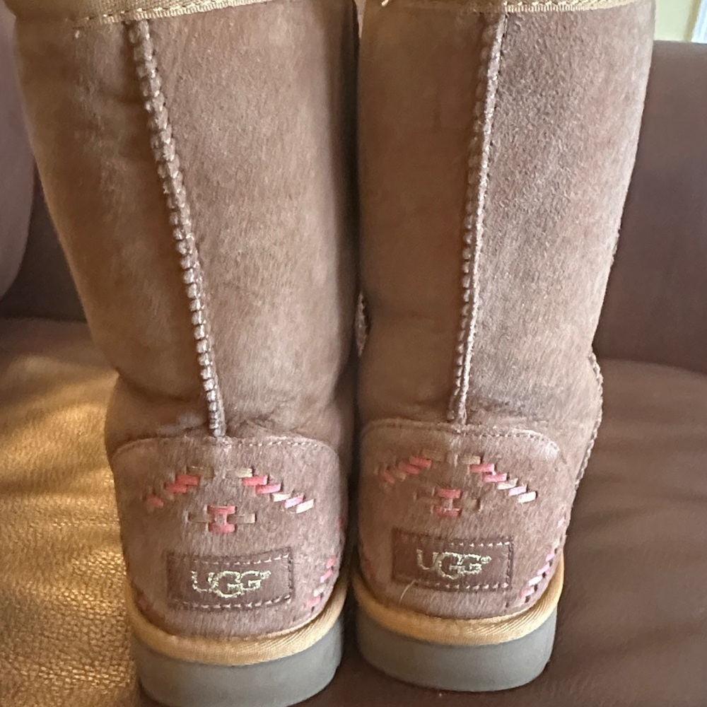 🤎 UGG Classic Short Rustic Weave Chestnut Suede Boots Size 7